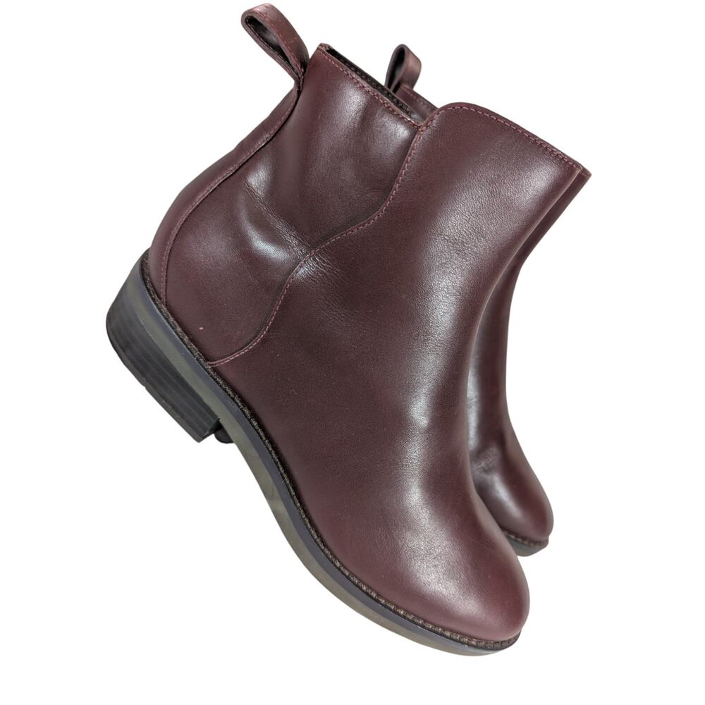 NWOT! COLE HAAN! SLEEK BURGUNDY/MERLOT GENUINE LEATHER ZIPPER ANKLE BOOTS! 7M